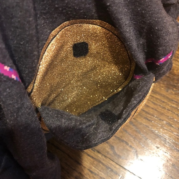 Adorable size S cross body purse t-shirt - Picture 3 of 4